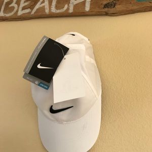 NWT Nike Golf Hat, Dri-fit, unisex w raised logo